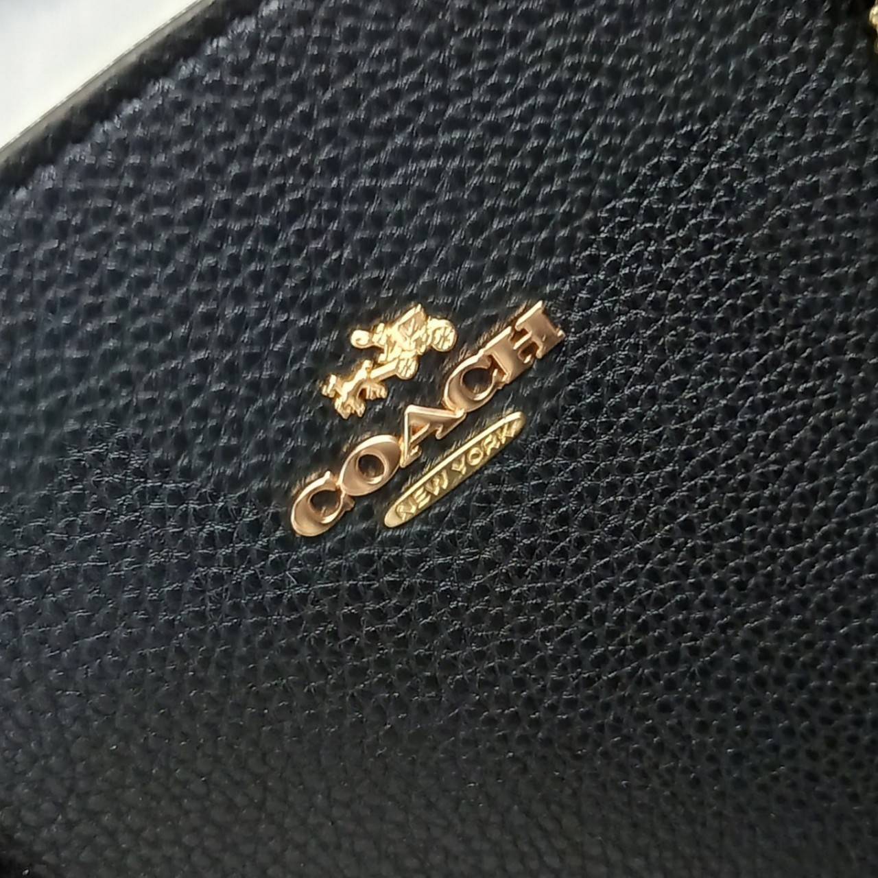 COACH CHARLIE CARRYALL IN SIGNATURE CANVAS (31210) ðšāđāļĢāļĩāļĒāļāļŦāļĢāļđ āļāļĨāļēāļŠāļŠāļīāļ//āļāļĢāļ°āđāļāđāļēāļāļ·āļ āļāļĢāļ°āđāļāđāļēāļŠāļ°āļāļēāļĒ āļāļĢāļ TOTE āļŠāļļāļāļŦāļĢāļđāļŦāļĢāļē āļāļĩāđāļāļāđāđāļāđ āđāļĄāđāļāļģāđāļ// āļ§āļąāļŠāļāļļāđāļāļāļ§āļēāļŠ āļāļŠāļĄāļŦāļāļąāļāđāļāđāļāļļāļāļ āļēāļāđāļĒāļĩāđāļĒāļĄ āļĢāļđāļāļāļĢāļāđāļāļāđāļāđāļ āļĨāļēāļĒ SIGNATURE āļŠāļ§āļĒāļĄāļēāļ// āļāđāļēāļāđāļāļĄāļĩ 2 āļāđāļāļāđāļĨāđāļāļāļ§āđāļēāļ āđāļĨāļ°āļāļĩāļ 1 āļāđāļāļāļāļīāļāļ