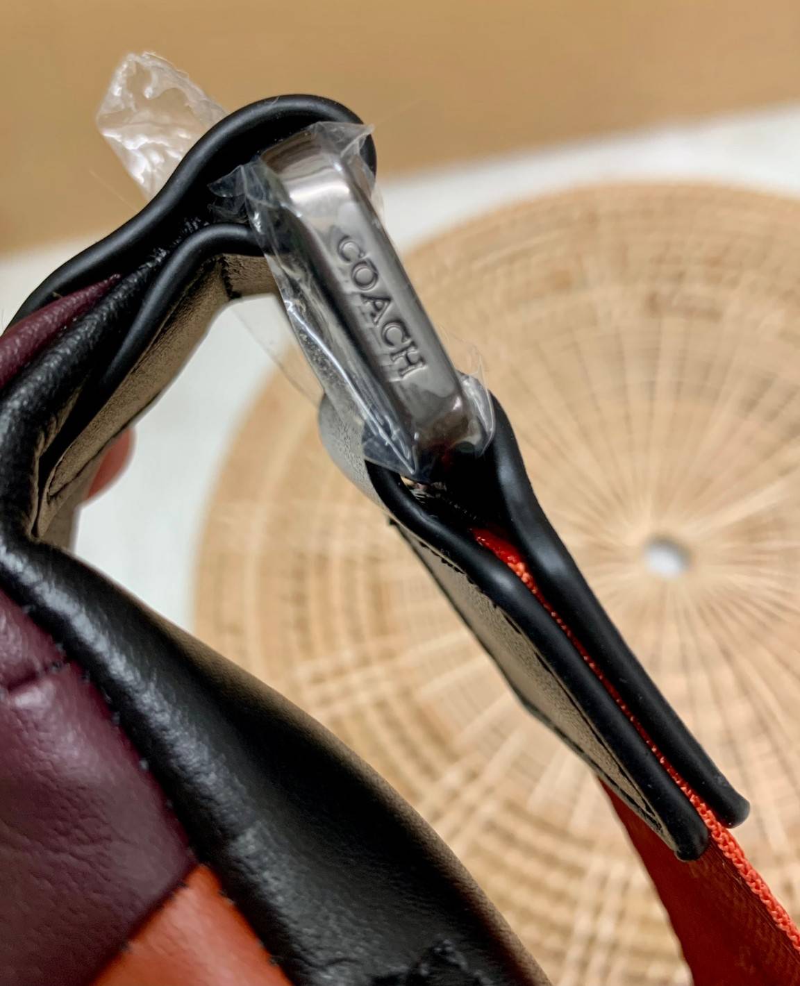 OUTTLET 】Coach Belt Bag ใบใหญ่คะ! Coach Rivington Belt Bag In Colorblock With Coach Patch C78947 สีเข้าใหม่ ได้ใจหนุ่มๆกันเลยค่าา 🌈สีจริงสวยมากค่ะ😘 กระเป๋าคาดอกด้านหน้า//คาดไปทางด้านหลัง//หรือคาดเอวได้ ตามแต่ความถนัดได้เลยนะคะ หนังแท้ นิ่ม