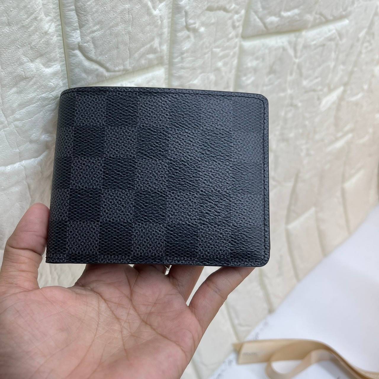 VIP GIFT 】หนังแท้ LOUIS VUITTON MEN WALLET MONOGRAM ฿ DAMIER CANVAS กระเป๋าสตางค์ผู้ชาย รุ่นยอดขายไม่เคยตก ใบจริงดูผู้ดี ดูแพง!! ภายในมีช่องใส่บัตรได้เยอะ ใส่ธนบัตรได้ พร้อมเสิร์ฟถึงบ้าน ซื้อให้คุณหนุ่มๆ รับรองประทับใจไม่ลืมจ้า