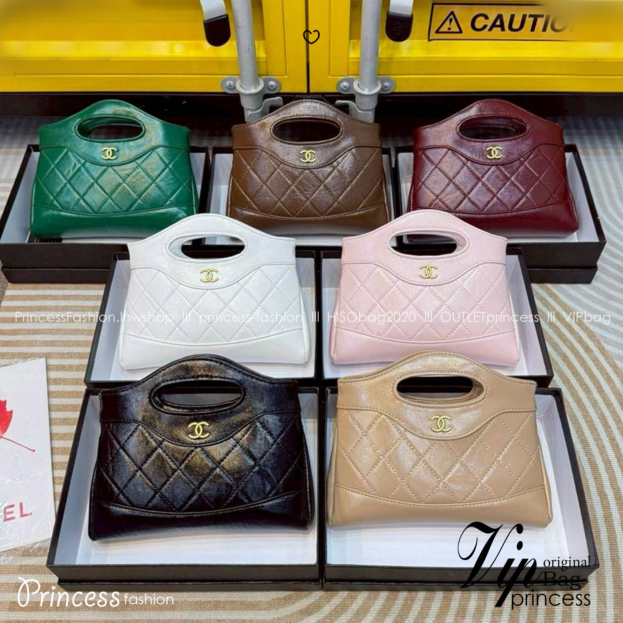 Chanel 31 Mini Shopping Bag กระเป๋าสะพายพร้อมหูจับในตัวทรงสวยมาก ขนาดกำลังดี ปุ๊กปิ๊กน่ารัก ใช้งานสะดวก แมทชุดง่าย ทุกลุค ทุกสไตล์ เป็นไอเท็มสวยรับทรัพย์ก่อนปีใหม่ได้เลย