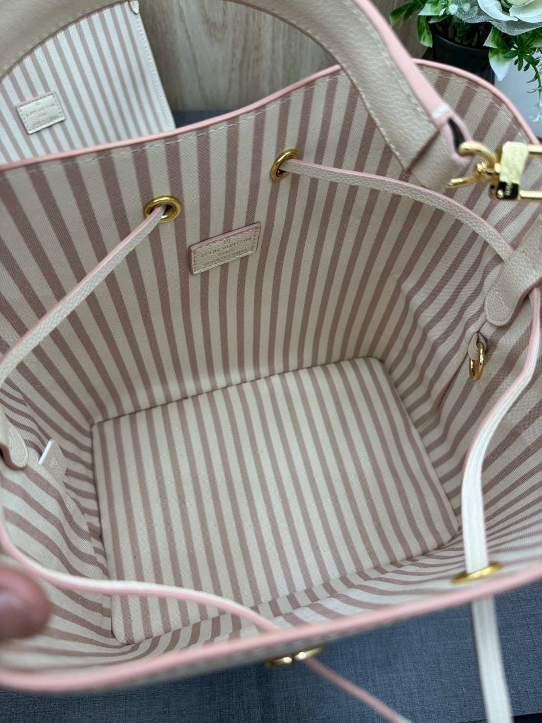 ORI หนังแท้ | LV NeoNoe MM Bucket bag Monogram Flower กระเป๋าสะพายทรงบัคเก็ต ลาย Monogram Flower โดดเด่นเพิ่มสไตล์ มีเสน่ห์ชวนหลงใหล