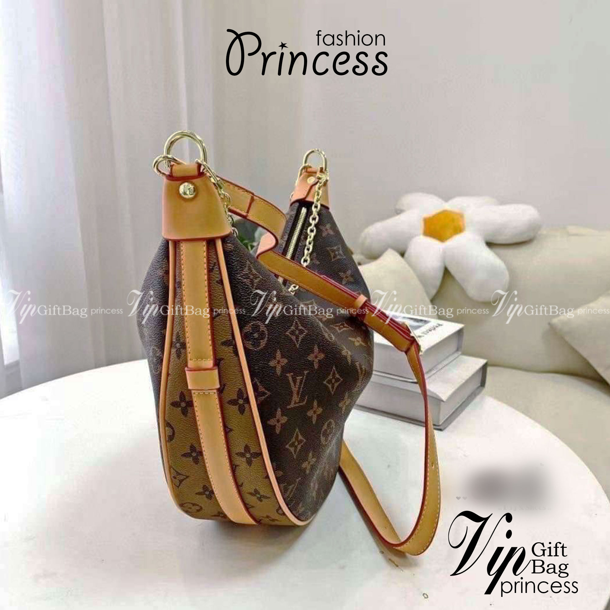 LV Loop Hobo Monogram Canvas - Handbags 11" สุดยอดเดอะเบสท์ไอเท็ม ต้องยกให้เลย กับกระเป๋าสะพายใบใหญ่ สวยหรู ดูแพงมาแต่ไกล ยังคงคลาสสิค ผู้ดี หรูหรา ขนาดกำลังพอดี ใส่โทรศัพท์ได้ทุกรุ่น วัสดุหนังแคนวาสคุณภาพ ด้านหน้ามีช่องซิปแยก สายสะพายมีมาให้ถึง 2 แบ