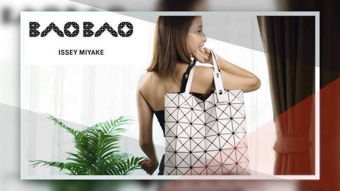 Baobao Issey Miyake 6x6 กระเป๋า Tote รุ่นนี้ถือว่าเป็นกระเป๋า Tote ไซส์กลางที่เหมาะกับการพกพาสิ่งของที่จำเป็นในทุก ๆ วัน มาพร้อมสายที่สามารถปรับได้ทั้งสองสาย และมีช่องใส่ของช่องเล็กด้านใน 1 ช่อง จุของได้เยอะแถมยังทนทาน ใช้เป็น Everyday Bag ได้เลยคะ พกพาสะ