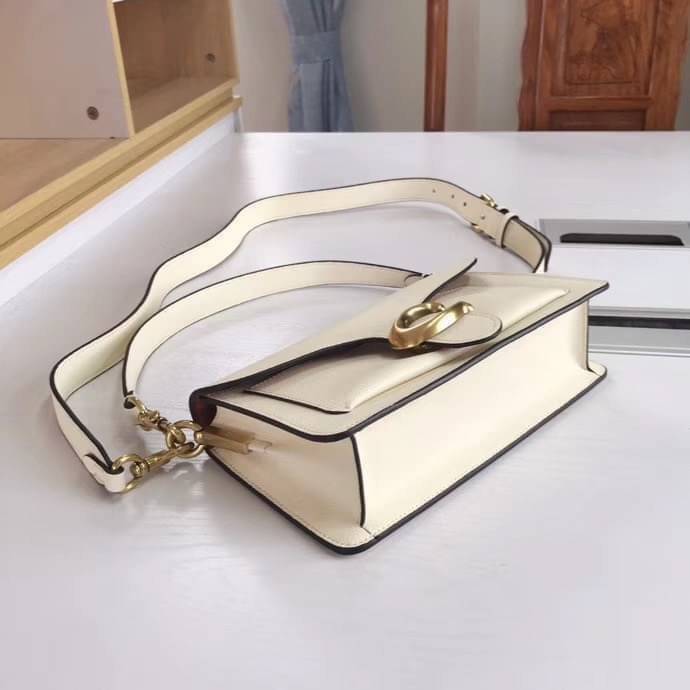 ของแท้ 💯% COACH Coach tabby convenience shoulder bag crossbody Product Details Polished pebble leather Inside zip and multifunction pockets Snap closure, fabric lining Outside slip pocket