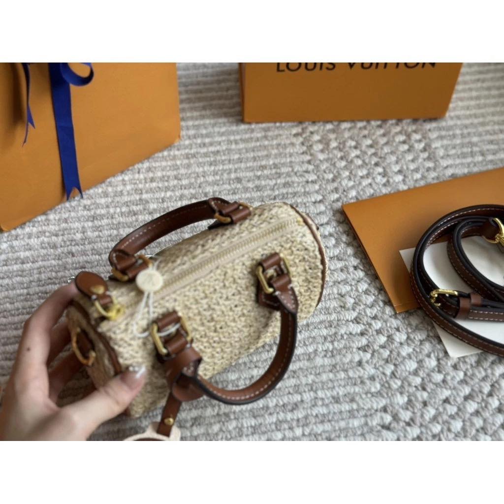 LV Nano Speedy Raffia bag กระเป๋าสานไซส์มินิ ดีไซน์ใหม่สุดเอ็กซ์คลูซีฟจากเส้นใยถักแบบโครเชต์ พร้อมสายสะพาย ใช้ในวันสบายๆ ผ่อนคลาย เรียบหรูดูมีสไตส์