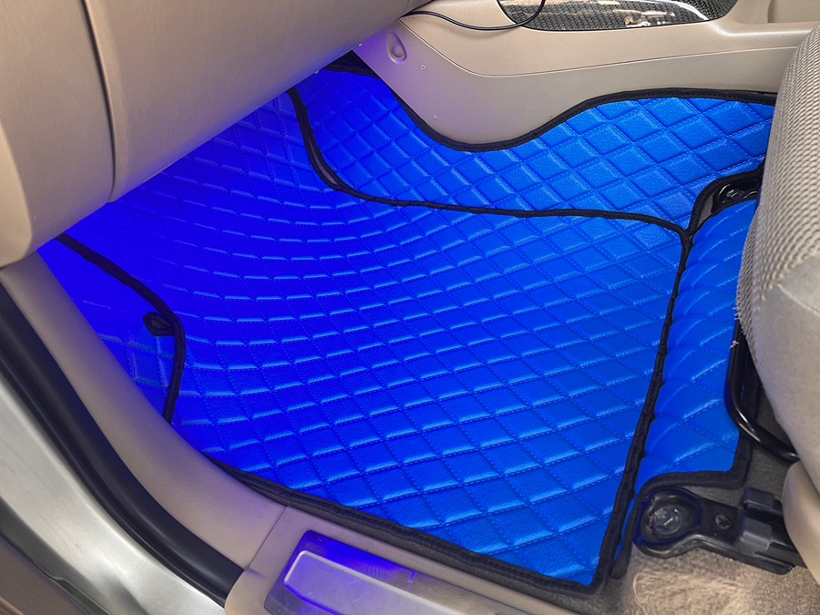 พรมปูพื้นรถยนต์TOYOTA VIGO 4D ลายไดมอนด์ สีน้ำเงิน เต็มคัน