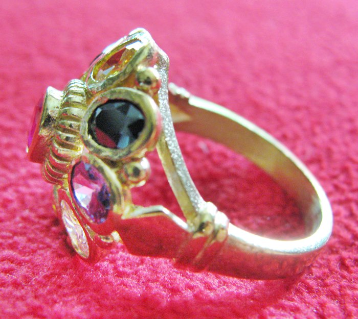 สินค้าหมดค่ะ แหวนพลอยนพเก้า รูปดอกไม้8กลีบ ทองเหลือง แบบ1ค่ะ