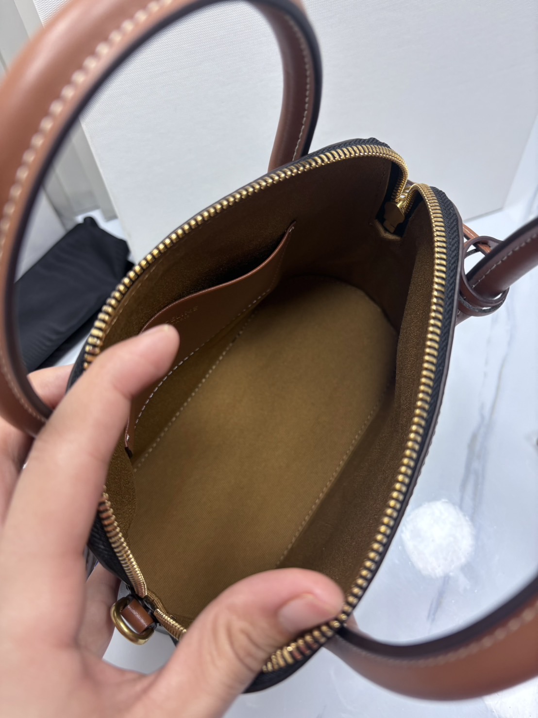 ORI หนังแท้ | CELINE TEEN HONORINE BAG IN Triomphe Canvas and Leather กระเป๋าสะพายทรงอัลม่าโท้ท พร้อมหูจับในตัว สวยเรียบหรู