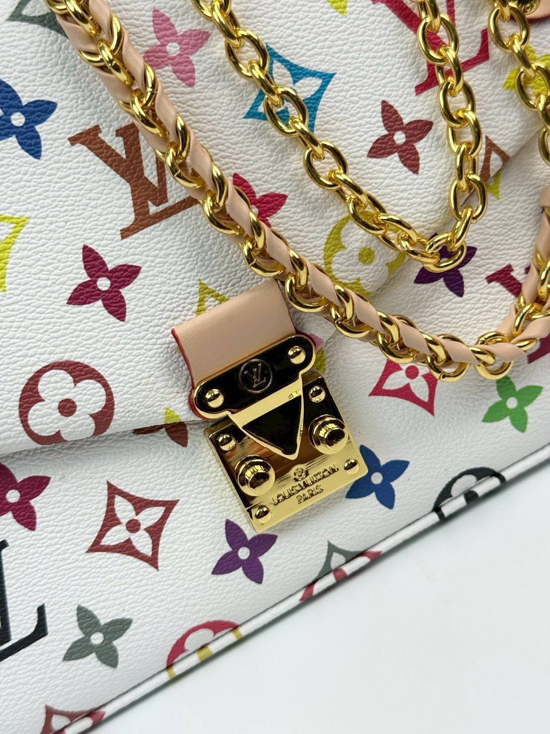 ORI หนังแท้ | LV Trunkie bag กระเป๋าสะพายรุ่นใหม่ ดีไซน์ร่วมสมัยโดดเด่นด้วยมุมโลหะ เฉลิมฉลองเอกลักษณ์ที่สืบทอดมาอย่างยาวนาน ผสานฟังก์ชันการใช้งานเข้ากับความหรูหรา Monogram แคนวาสตกแต่งหมุดสีทอง สะท้อนถึงกระเป๋าเดินทางสไตล์วินเทจ
