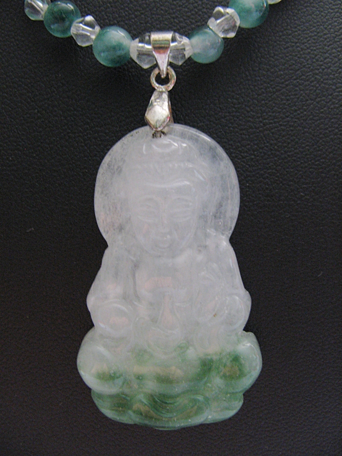 สร้อยคอจี้หยกเจ้าแม่กวนอิมพร้อมใบคาถาค่ะ