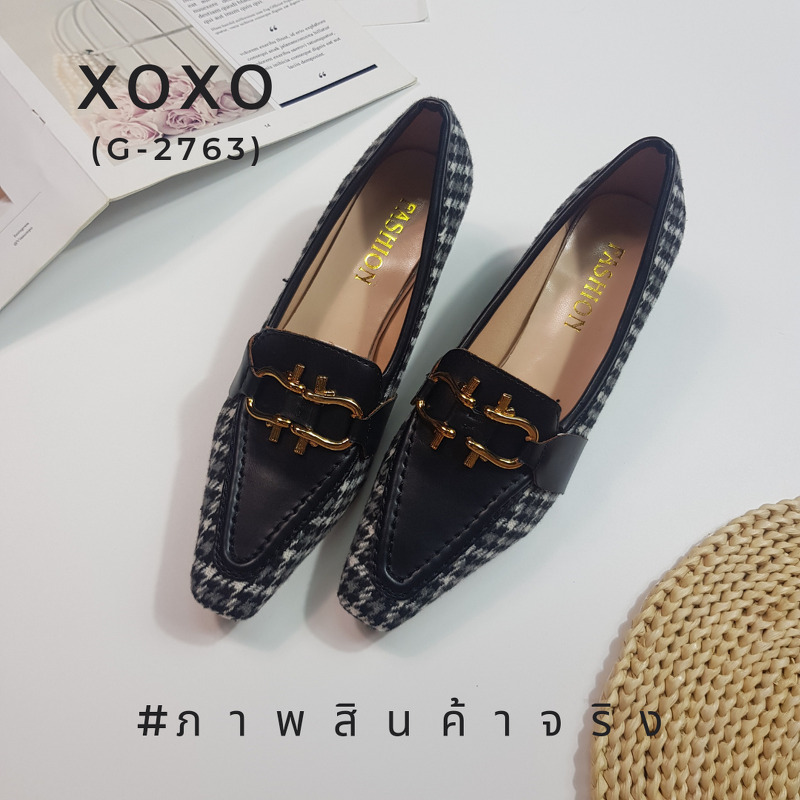 คัชชูหน้าวี ห้วแหลม ทรงเทย์ วัสดุผ้าทวีส ด้านหน้าติดอะไหล่ตะขอเกี่ยวสีทอง สวยงาม แมทส์ชุดง่าย น้ำหนักเบา มีส้นเล็กน้อย กำลังใส่สบาย