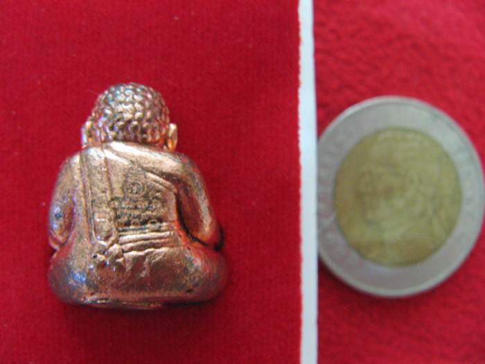 พระสังกัจจายน์อุดมโชค เนื้อทองแดงพิมพ์กลาง อุดกริ่ง รุ่นรวยมหาเศรษฐี วัดนาคกลางวรวิหาร พร้อมกล่องเดิมค่ะ