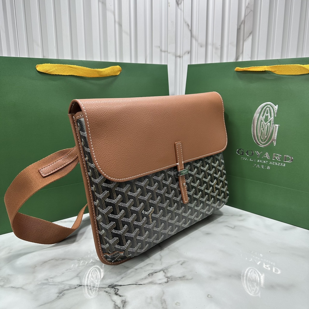 ORI หนังแท้ | Goyard Coursier Messenger bag กระเป๋าแมสเซ็นเจอร์ดีไซน์ใหม่ กะทัดรัดใช้งานได้อย่างคล่องตัว เหมาะมากสำหรับสายสปอร์ต ที่สุดของความหรูตอบโจทย์การใช้งาน ใบจริงสวยงามตามรูปค่ะ