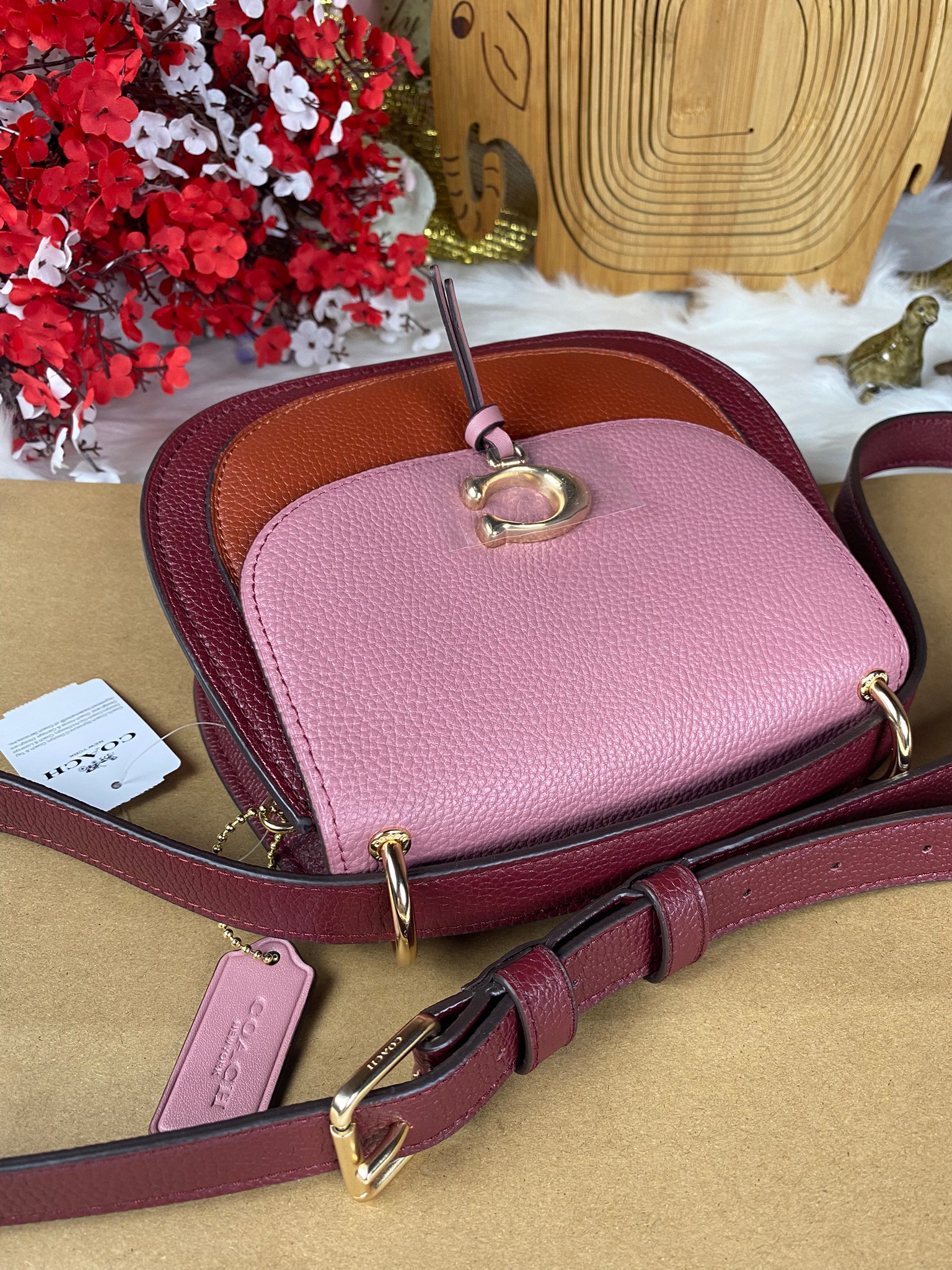 OUTLET 】COACH REMI SADDLE BAG IN COLORBLOCK ((1330)) รุ่นแนะนำ คลาสสิคน่าใช้มากๆ วัยใสๆใช้ดีค่ะ 😘 พร้อมส่งที่ไทยอีกครั้ง! กระเป๋าสะพายข้าง//ครอสบอดี้ร์//หรือทบเป็นสายคู่สะพายไหล่ได้ค่ะ แล้วแต่ชอบเลยค่ะ! วัสดุหนังแท้ ลายหนังสวยมากๆค่ะรุ่นนี้ หลงรัก