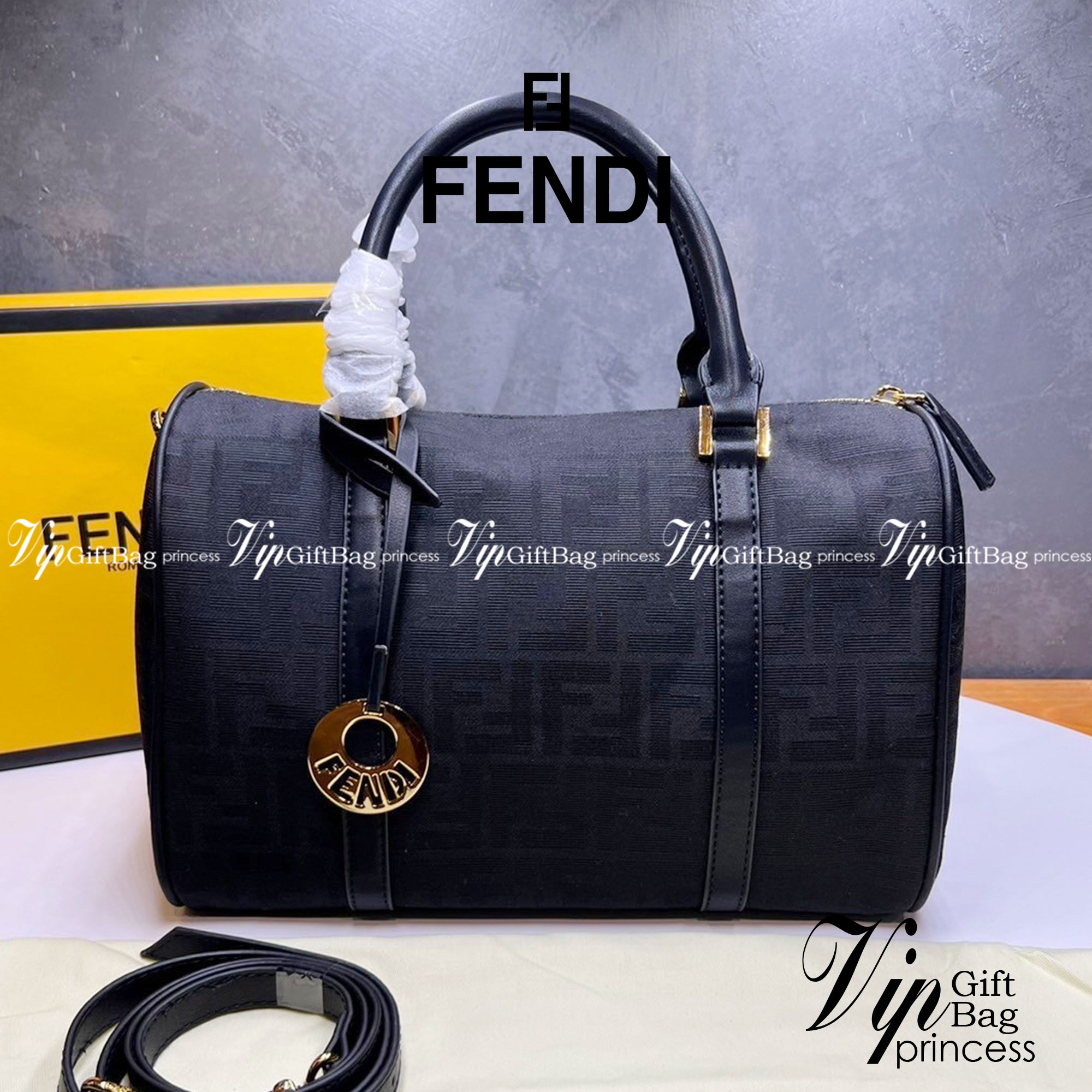 หนังแท้ Fendi Keepall 30 cm / Fendi Travel Bag / Fendi Boston Vintage Bag พร้อมส่งที่ไทย Tobacco Zucca Canvas and Gold hardware. กระเป๋าเดินทางใบใหญ่กำลังดี ภายในโล่งกว้าง จุของได้เยอะ พร้อมส่งที่ไทย ภาพสินค้าถ่ายจากงานขายจริง ใช้งานต่างประเทศได้