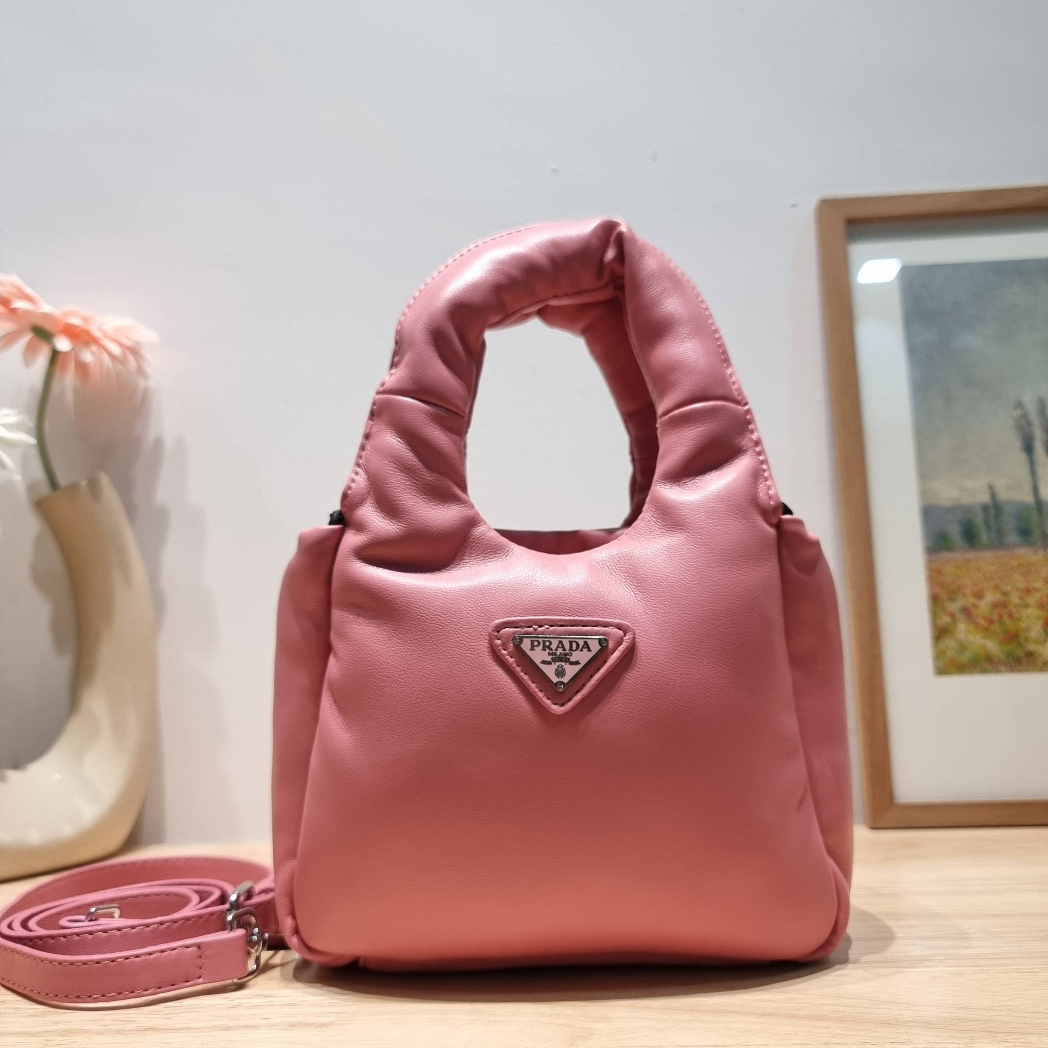 PRADA Small padded Soft nappa-leather bag พร้อมส่ง 4 สี น้องใหม่ล่าสุด กับคอลเลคชั่นที่ทำออกมาตอบโจทย์ได้ทุกไลฟ์สไตล์