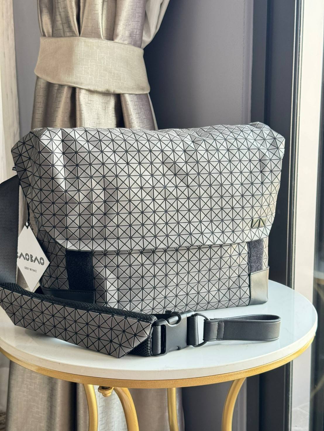 พร้อมส่ง 4 สี Baobao issey miyake Sling shoulder bag / Miyake geometric-panelled Laptop กระเป๋าสะพาย 🧡 เกรดออริจินอล 1:1 สลับแท้ ใช้งานต่างประเทศได้