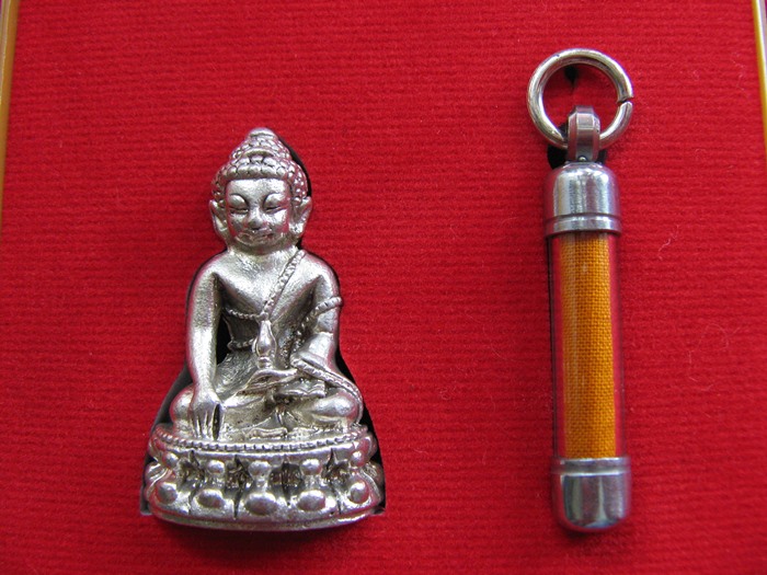 สินค้าหมดค่ะ พระกริ่งเทพวิทยาคม(คูณ) รุ่นพระเทพวิทยาคม(คูณ)บารมี ๙๑ เนื้อทองเหลืองเงินบรอนซ์ วัดบ้านไร่ พร้อมตะกรุดจีวรค่ะ