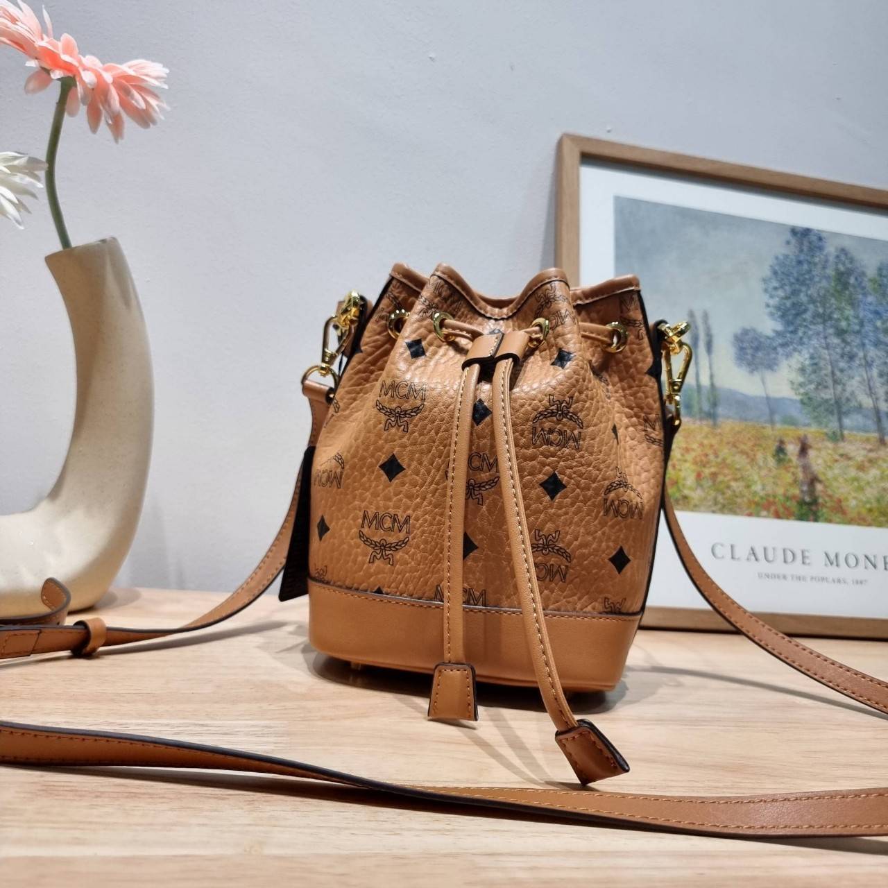 M.C.M MINI DESSAU DRAWSTRING BAG IN VISETOS กระเป๋าสะพายทรง bucket ไซส์ mini เกรดออริ สลับแท้ 1:1 ใช้งานต่างประเทศได้