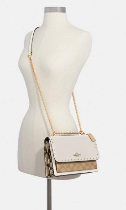 พร้อมส่งถึง8สี ห้ามพลาดค่ะ! COACH KLARE CROSSBODY BAG ((91019//91174//90400//1424//90635)) พร้อมส่งที่ไทย กระเป๋าสะพายครอสบอดี้ร์หรือสามารถทบเป็นสายคู่คล้องไหล่ได้ด้วยค่ะ หนังแท้ แต่ละสีทำลายหนังได้สวยงามแตกต่างกันออกไปนะคะ ✔️ห้อยด้วยป้ายแบรนด์แบบโ