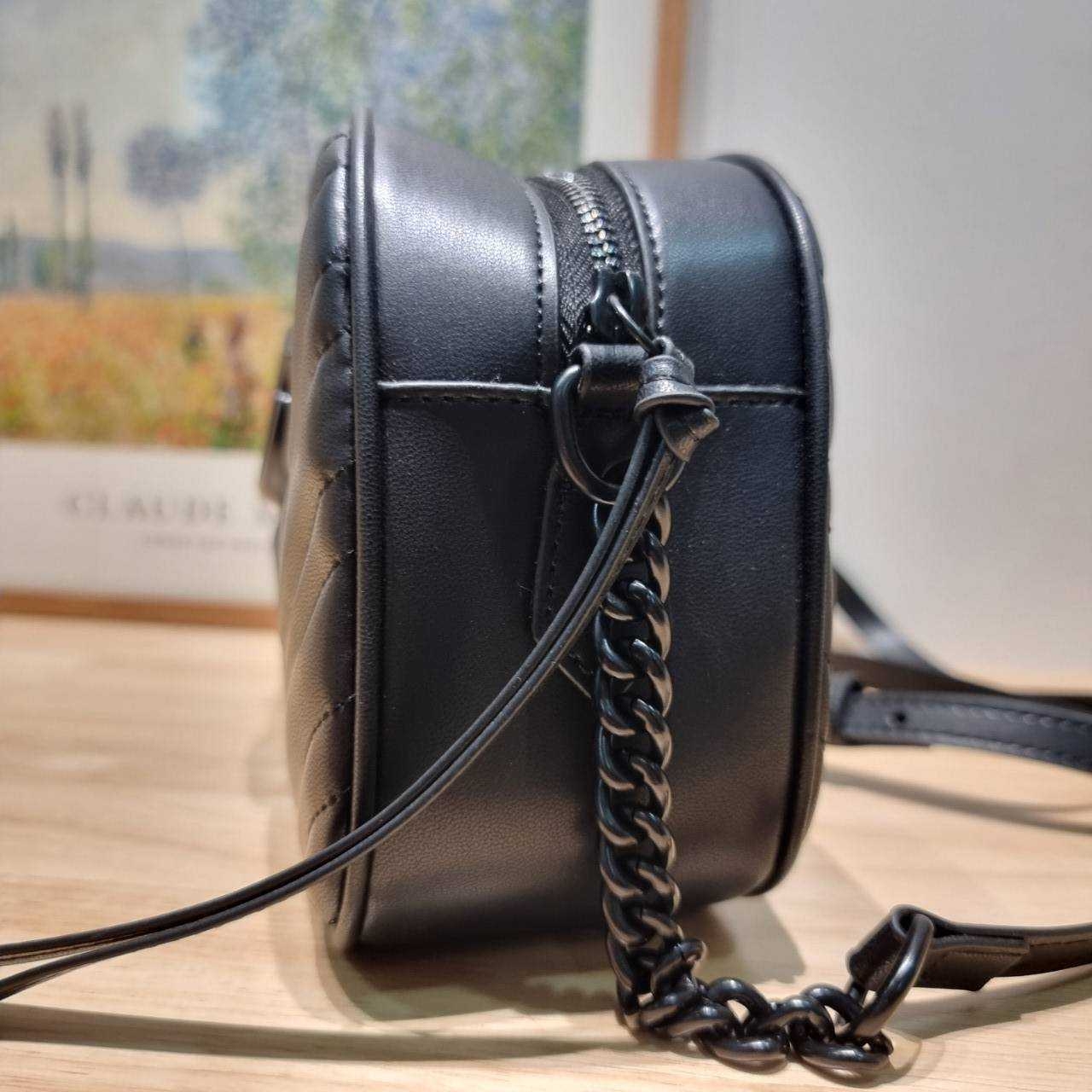 GG MARMONT SMALL SHOULDER BAG 🖤 อีกหนึ่งรุ่นในตำนาน ฮิตไม่เลิก กับกระเป๋าสะพายข้างรุ่นคลาสสิค รูปทรงกล่อง สวยใช้งานสะดวก อะไหล่สีดำดูแพง สะพายขับผิว