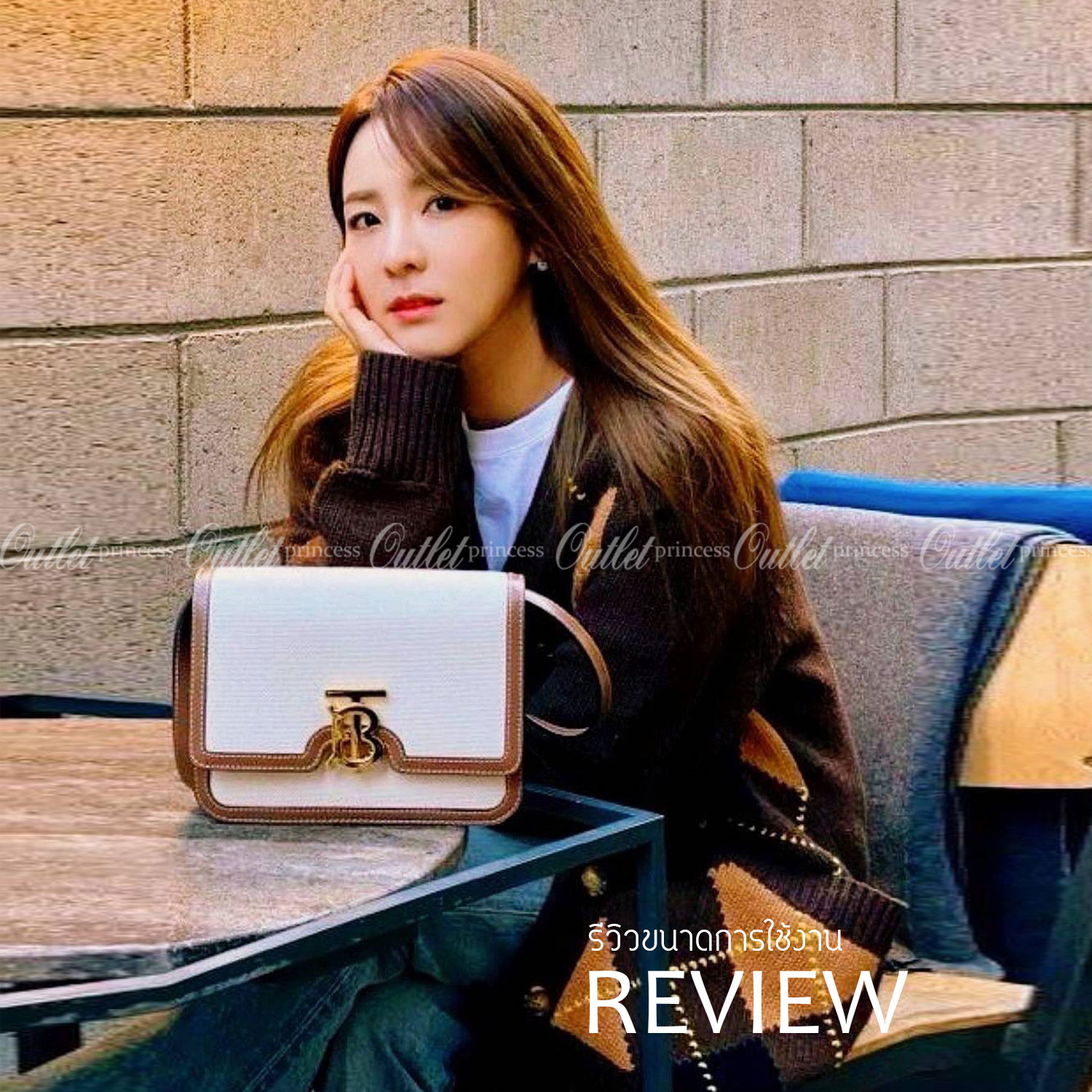 VIP 】กลับมาตามคำเรียกร้อง! ห้ามพลาด! Rare items! BURBERRY FRAGRANCES LEATHER CROSSBODY BAG วัสดุ Canvas & Leather ลาย Vintage คอลเลคชั่นใหม่ทรงเหลี่ยมสวยหรูดูดี เปิดปิดด้วยฝาปิดสัญลักษณ์รูปTB ภายในมีช่องแบ่งเป็นสัดส่วนสามารถใส่มือถือ iphone เงิน ของจ