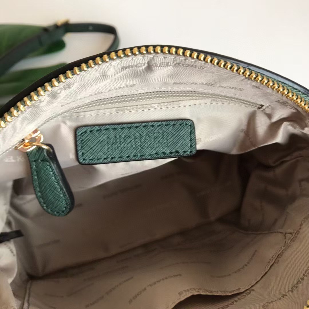 MICHEAL KORS CROSSBODY BAG กระเป๋าสะพายแบรนด์ดังทรงสุดฮิตหนัง SAFFIANO ทั้งใบ