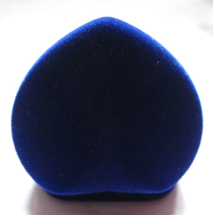 กล่องใส่แหวนรูปหัวใจสีน้ำเงินค่ะ