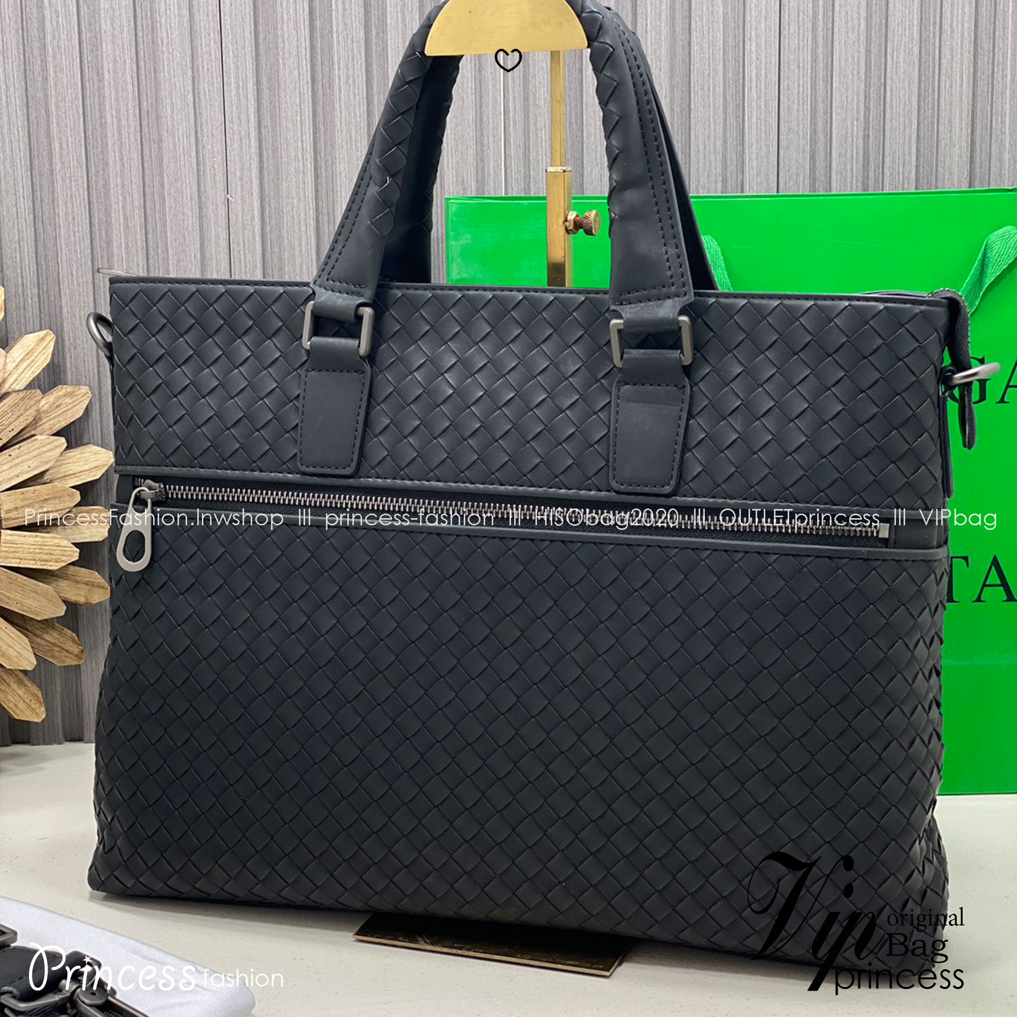 ORI หนังแท้ | Bottega Veneta Getaway Briefcase / Bottega Messenger Bag กระเป๋าใส่เอกสาร กระเป๋าทรงแมสเซ็นเจอร์ สวยเรียบหรูคลาสสิกเป็นเอกลักษณ์ โดดเด่นด้วยงานสานตาราง ดีไซน์เรียบง่าย แต่ดูแพง