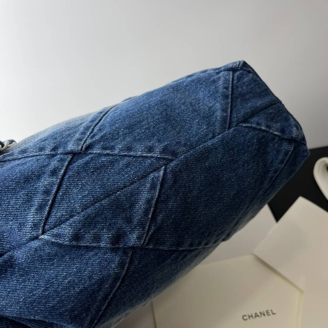 Chanel 22 Denim Bag / Chanel Tote Bag 35cm เกรดดีสุด กระเป๋าสะพายทรงโท้ทเดนิม ยีนส์ เท่ๆ คูลๆ งานเดนิมฟอกดีเทลความสวยมาก เป็นทรงโท้ทที่ได้รับการตอบรับดีมาก เกินต้านที่สุดกับไอเท็มนี้ ที่สาวๆหรือใครๆก็ต้องมีแล้ว!!