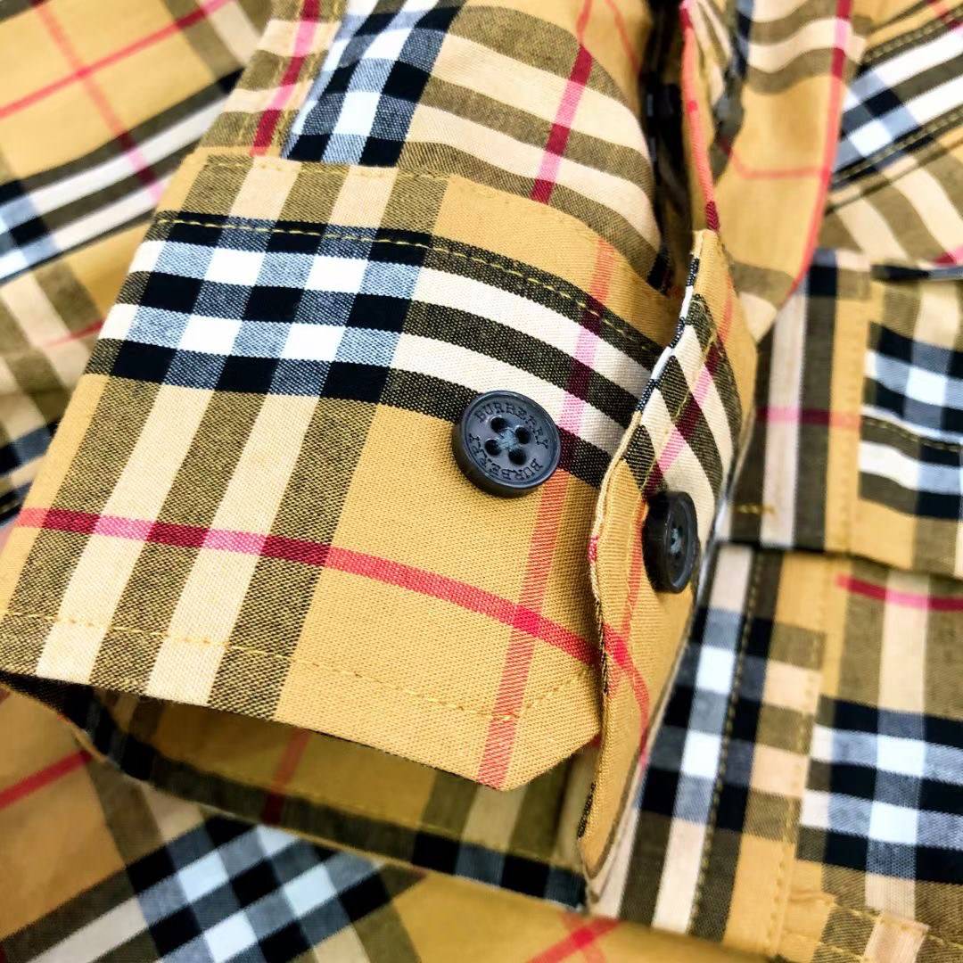 BURBERRY SHIRT / BURBERRY LONG SLEEVE VINTAGE CHECK SHIRT เสื้อเชิ้ตแขนยาวแบรนด์เบอเบอรี่ ลายสก็อตสุด classic เรียบหรู ดูดี ภูมิฐานมากๆค่ะ สินค้านำเข้าคุณภาพเทียบแท้ งานสวยเทพ เนื้อผ้าอย่างดี เป๊ะมาก รับประกันความพอใจเลยนะคะ ใส่เป็นเชิ้ตติดกระดุมเนี๊ยบๆ ห