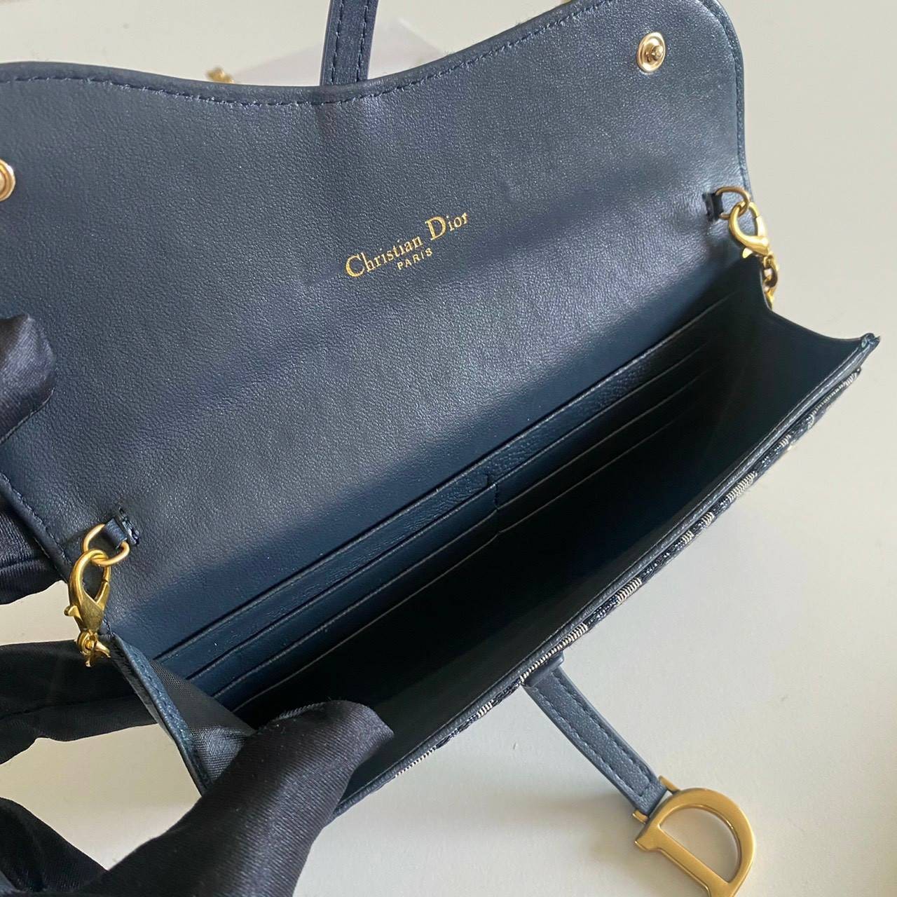 หนังแท้ DIOR SADDLE WALLET ON CHAIN Blue Dior Oblique Jacquard พร้อมส่งที่ไทย งานหนังแท้และผ้าแจ็คการ์ด เกรดเทพออริจินอล ภาพสินค้าถ่ายจากงานขายจริง ใช้งานต่างประเทศได้