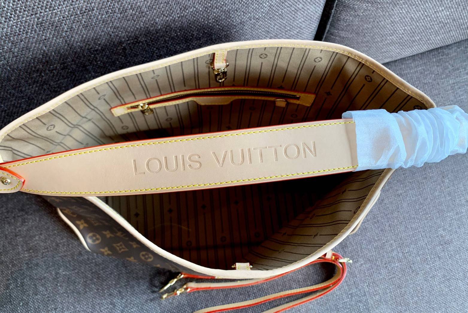 Large: ชอบๆใบใหญ่ ใส่ได้เยอะจริงๆค่าา!! LOUIS VUITTON MONOGRAM DELIGHTFUL ((PREMIUM GIFT LV)) พร้อมส่งค่ะสาวๆ กระเป๋าทรงสูง ใบใหญ่ หนังแกะสังเคราห์ นิ่มสวย ขอบหนังขัดสีธรรมชาติ หูหิ้วปั้มโลโก้LV สวย ปากกระเป๋ามีตัวคล้องให้นะคะ; ภายในกว้างมากๆสำหรับรุ่นนี้