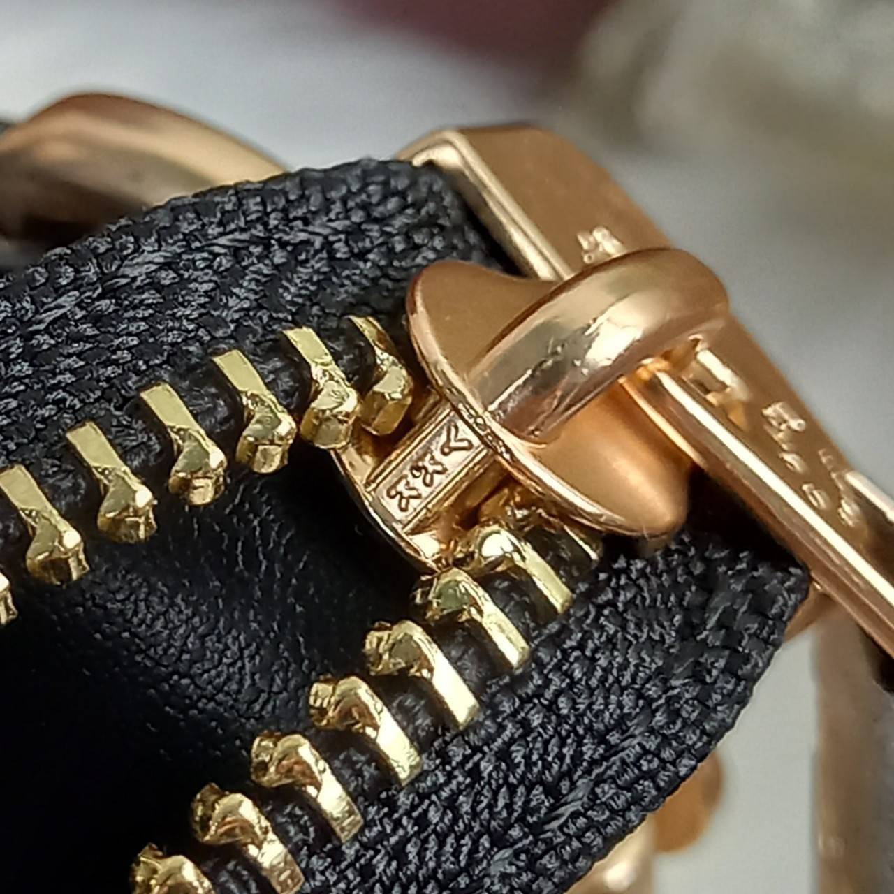 COACH LEWIS SHOULDER BAG IN SIGNATURE CANVAS (COACH F85696)🌺พอชใบใหญ่ ใส่ของได้จุใจ มีสายให้ 2 สาย อะไหล่สีทอง หรูหรา คลาสสิค สายยาวถอดได้ ปรับได้ ช่องด้านใน กว้างมากๆ ใช้ได้ทุกโอกาสจริงๆ แนะนำ ไม่ควรพลาดจ้า