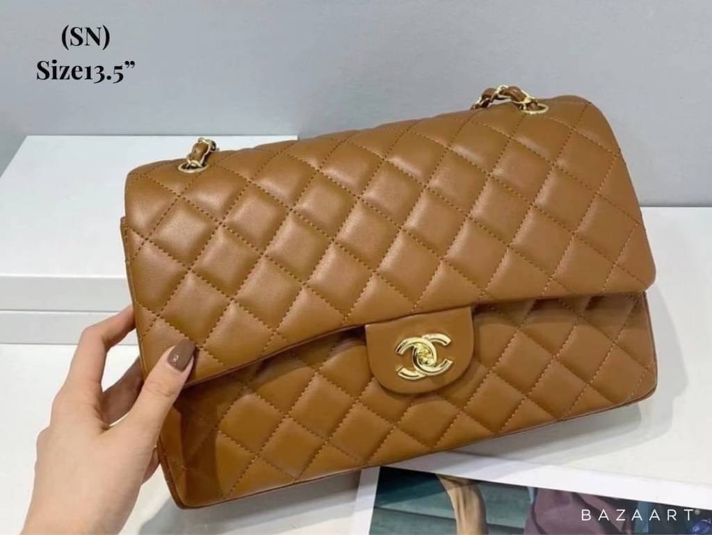 CHANEL MAXI CLASSIC 13.5" กระเป๋าสะพายทรงคลาสสิคใบใหญ่ จุของได้เยอะมากๆ งานสวยหรูมาแต่ไกล สวยงามไม่ผิดหวังค่ะ