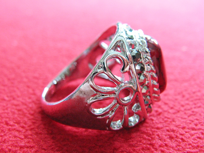 สินค้าหมดค่ะ แหวนหินปะการังสีแดง โรเดียมสีเงิน(คุ้มครอง)แบบ1ค่ะ