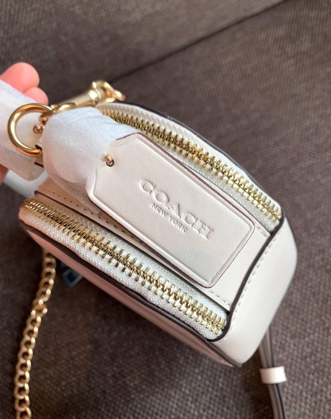 ต้อนรับวาเลนไทน์นี้ ❤️พร้อมส่งความรักหว๊านหว๊านค่ะ❤️ COACH HEART CROSSBODY BAG ((C5118//C5119)) 💥Limited edition หลงรักแน่นอน💋 พร้อมส่งที่ไทยก่อนใครวันนี้!