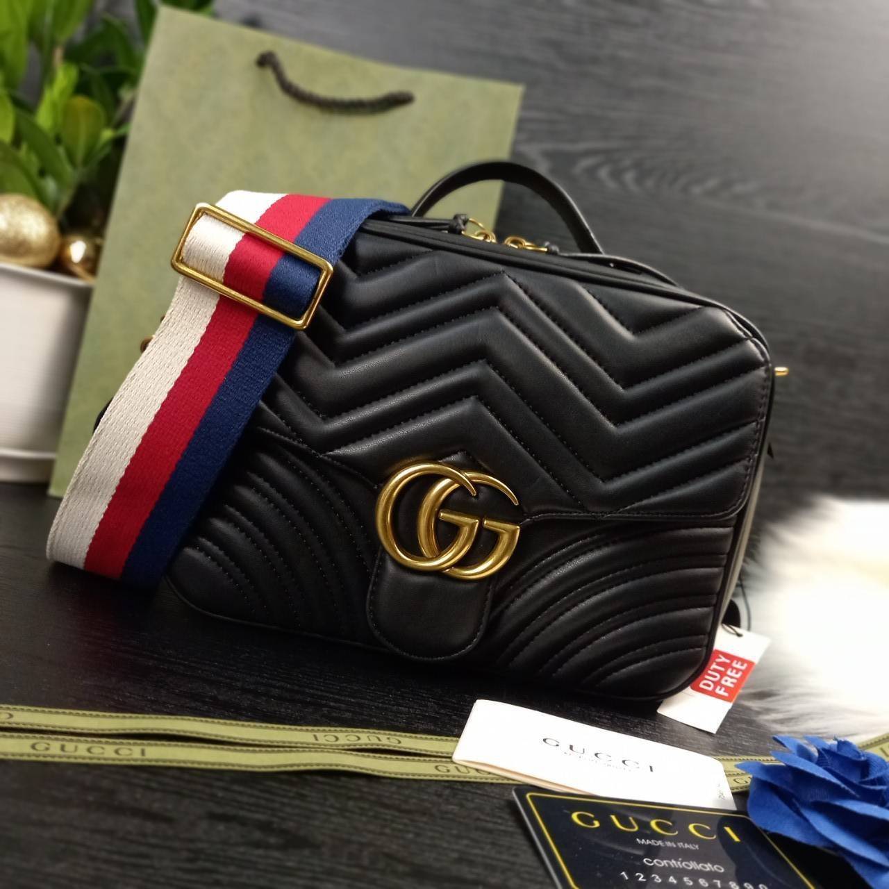 VIP GUCCI GG MARMONT TOP HANDLE SHOULDER BAG / BOLSA GG MATELASSE กระเป๋าถือ กระเป๋าสะพาย คอลเลคชั่นสุดหรู มาพร้อมสายสปอร์ตสะพายยาว สามารถปรับระดับได้ ถอดได้ เป็นอีกรุ่นที่โดดเด่นมากๆ การใช้งานคล้องตัวสุดๆ โดดเด่นด้วยโลโก้ GG ขนาดใหญ่เป็นเอกลักษณ์