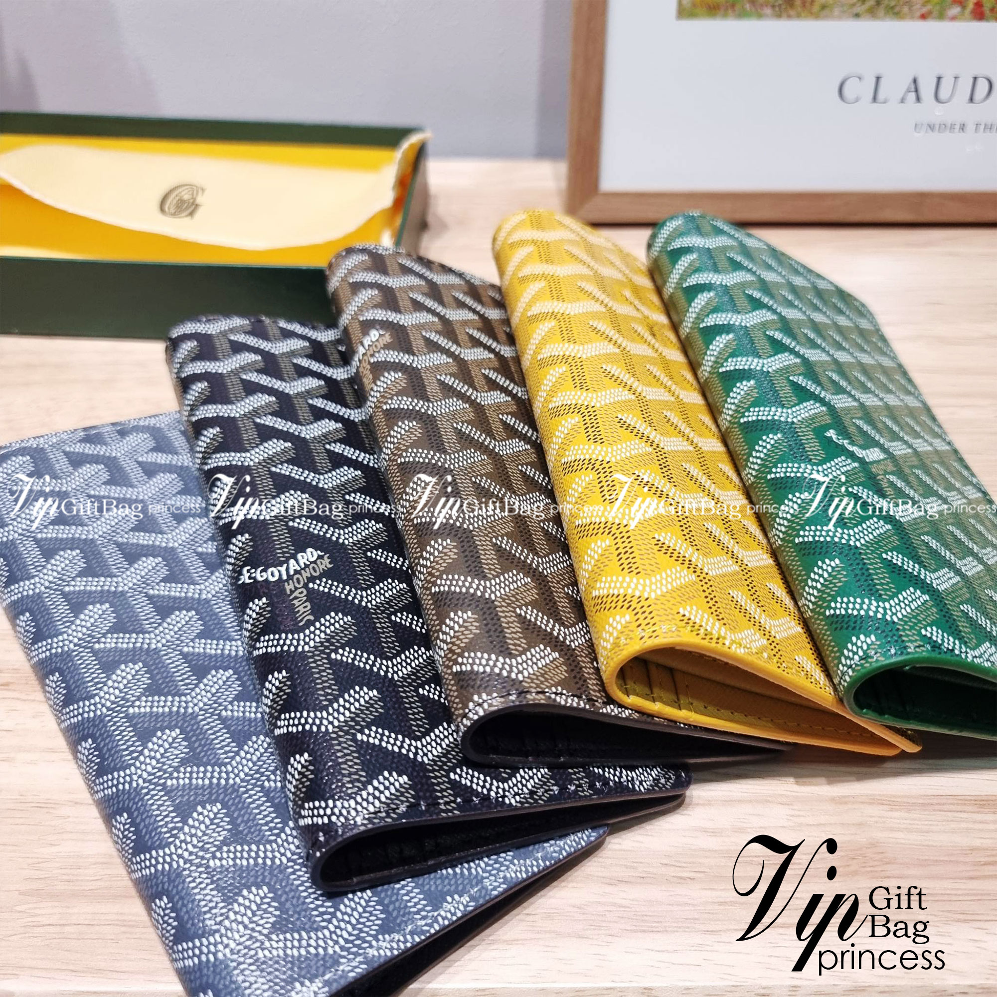 Goyard Bi Fold Long Wallet / GOYARD FLAP WALLET / Goyard Long Wallet กระเป๋าสตางค์ใบยาว รุ่น unisex ที่ใช้ได้ทั้งหนุ่มๆและสาวๆ ไอเท็มนี้ตอบโจทย์สำหรับคนที่ชอบเก็บบัตรเยอะๆ