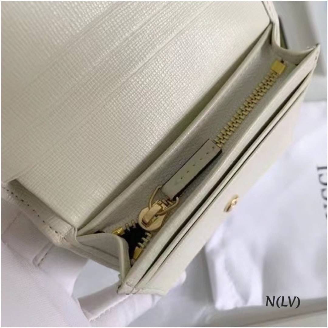 หนังแท้ GUCCI horsebit wallet / GUCCI Jackie wallet / GUCCI WALLET พร้อมส่งที่ไทย กระเป๋าสตางค์รุ่นยอดนิยม งานหนังแท้ทั้งใบ ภาพสินค้าถ่ายจากงานขายจริง ใช้งานต่างประเทศได้ สวยๆ กันแล้ววันนี้ ใบนี้ must have..ค่ะ.!!