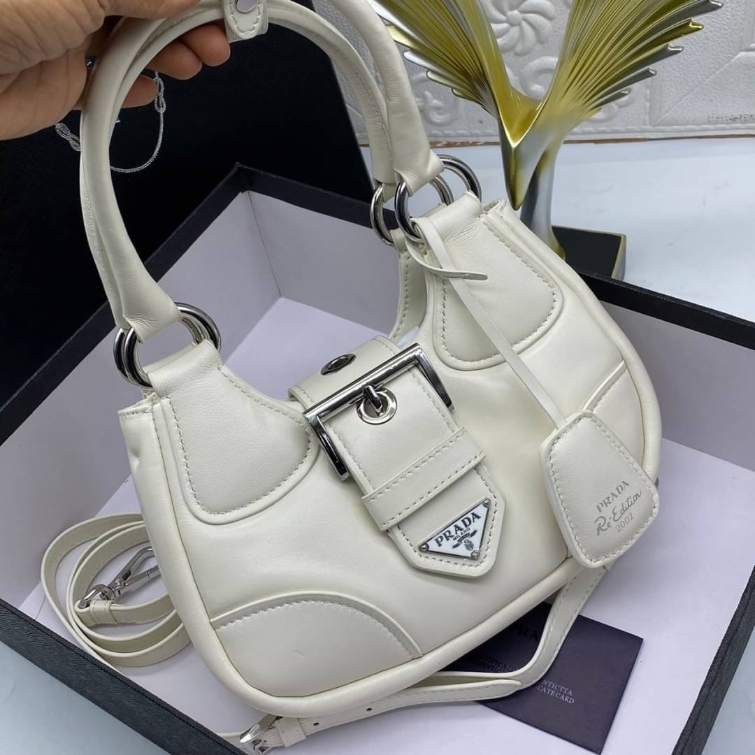 Prada Moon padded nappa-leather bag / PRADA LEATHER HANDBAG พร้อมส่งที่ไทย กระเป๋าสะพาย คอลที่ใครๆ เห็นก็ต้องรัก ขนาดกำลังน่ารัก ดีไซน์สวยดูแพง ด้วยวัสดุที่มีคุณภาพหนัง nappa สัมผัสดีงาม