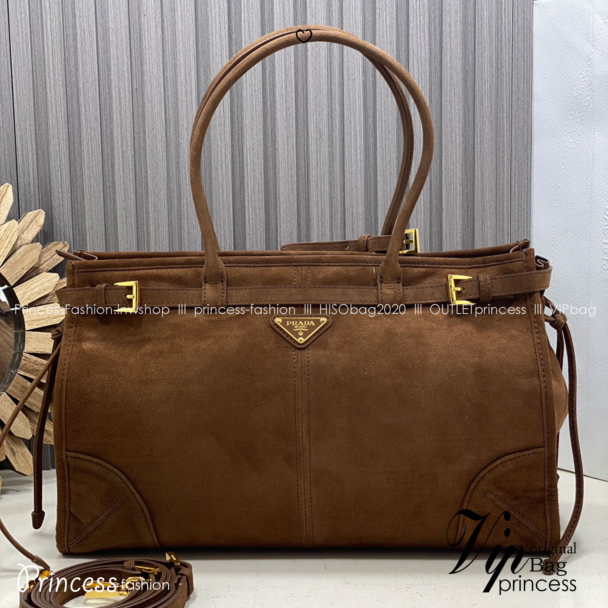 ORI หนังแท้ | Prada Bonnie Large Sueded Handbag Cinnamon 38cm กระเป๋าสะพายทรงโท้ทใบใหญ่ งานหนังกลับโทนสีน้ำตาล โดดเด่นด้วยดีไซน์ที่เน้นความประณีตแต่ใช้งานได้จริง