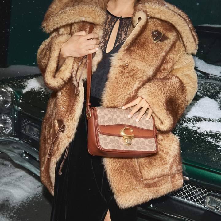 OUTLET 】COACH STUDIO SHOULDER BAG IN SIGNATURE CANVAS (COACH C6639) โอ้โห!! ตลึงเลย สวยฟาดมากๆเทอ!! 🌺ห้ามพลาดนะยูวว🤩รุ่นคลาสสิค เรียบหรู ดูแพงสุดๆ //พร้อมส่งก่อนใคร ยังไม่มีในช็อปไทยนะยูวว😘//กระเป๋าสะพาย คลอสบอดี ดีไซน์เฉียบ สายปรั