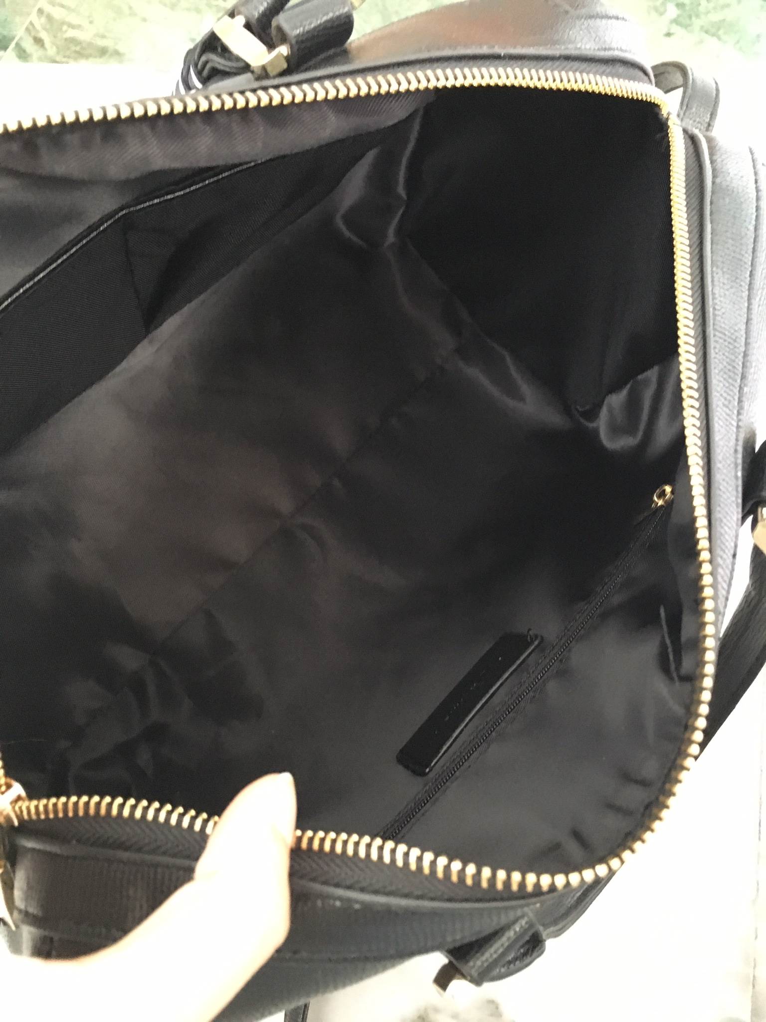 รุ่นใหม่ล่าสุด จากแบรนด์ Berke ขนาด มินิ หนังลายสวยมากคะ ขนาดใหญ่ จุของคุ้ม แต่น้ำหนักเบา ดูแลรักษา ตกแต่งด้วยผ้าพันกระเป๋ารุ่นพิเศษ ปรับ พันเป็นโบว์ได้คะ ทำให้กระเป๋าน่ารักสุดๆ พร้อมสายสะพายยาว ภายในมีช่องซิป และช่องใส่ของจุกจิก 2 ด้าน เลยค่า หูกระเป๋าพั