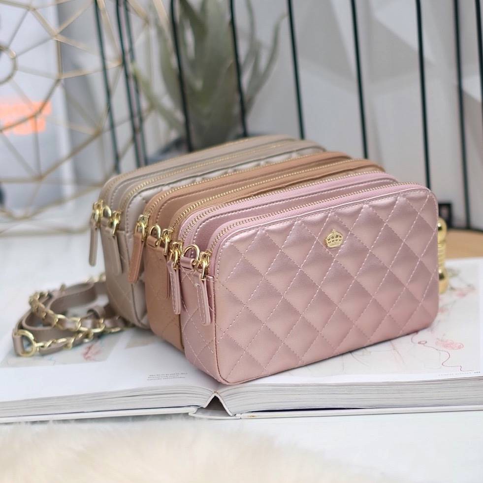 💥รุ่นขายดี มาเพิ่มแล้วค่า KEEP Carla รุ่นขายดีที่สุด ทรง น่ารักสุดๆ 💙 พร้อมสีCollection ใหม่ ‘’Blink Blink glitter ‘’ มีให้เลือกถึง 3 สี : Blink Blink glitter in Pink // Blink Blink glitter in Grey // Blink Blink glitter in Brown 👍