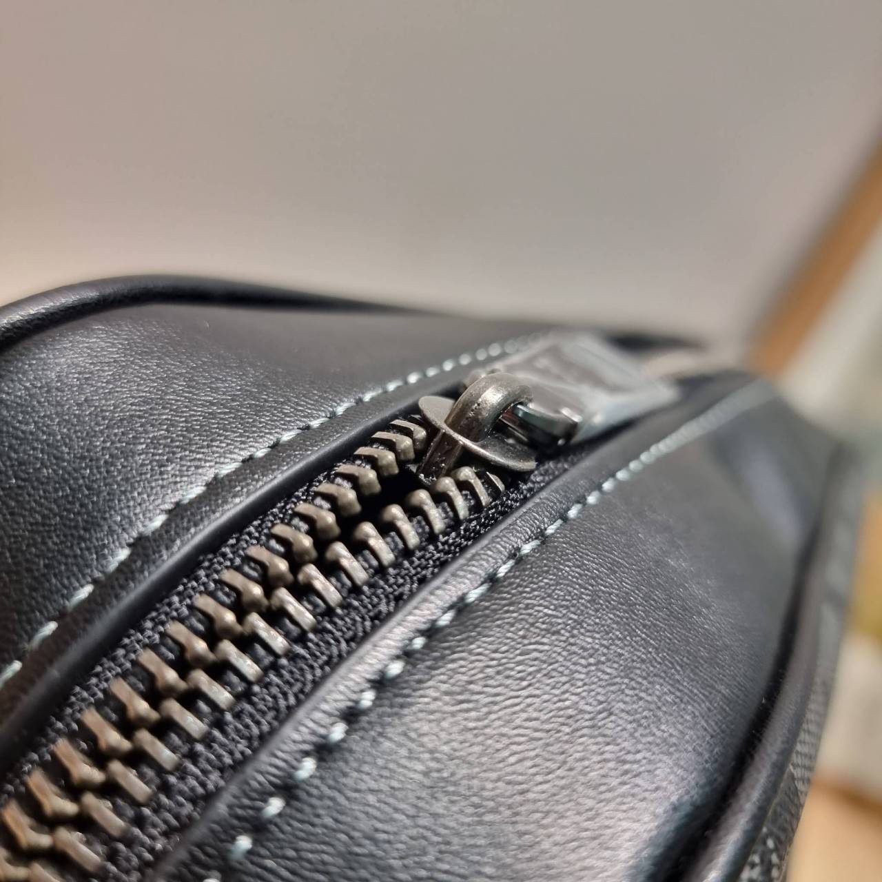 COACH ELIAS CROSSBODY IN SIGNATURE CANVAS BAG CJ509 CJ510 กระเป๋าครอสบอดี้ทรงคลาสสิค ดีไซน์รูปแบบใหม่ ใช้งานง่ายและสะดวก