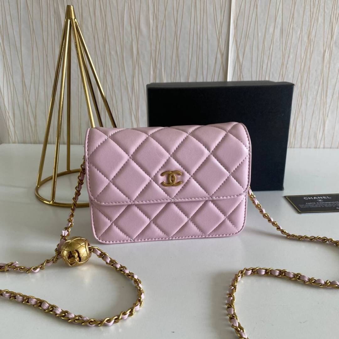 VIP GIFT 】หนังแกะแท้ CHANEL lambskin small shoulder bag with chain เรียบหรู ดูดี ดีไซน์สุดคลาสสิค ใช้ออกงานได้เลย มีสายโซ่อะไหล่ทองรมควันอย่างลงตัว ไอเท็มแนะนำพร้อมส่งที่ไทยราคาสุดคุ้มห้ามพลาดค่ะ!