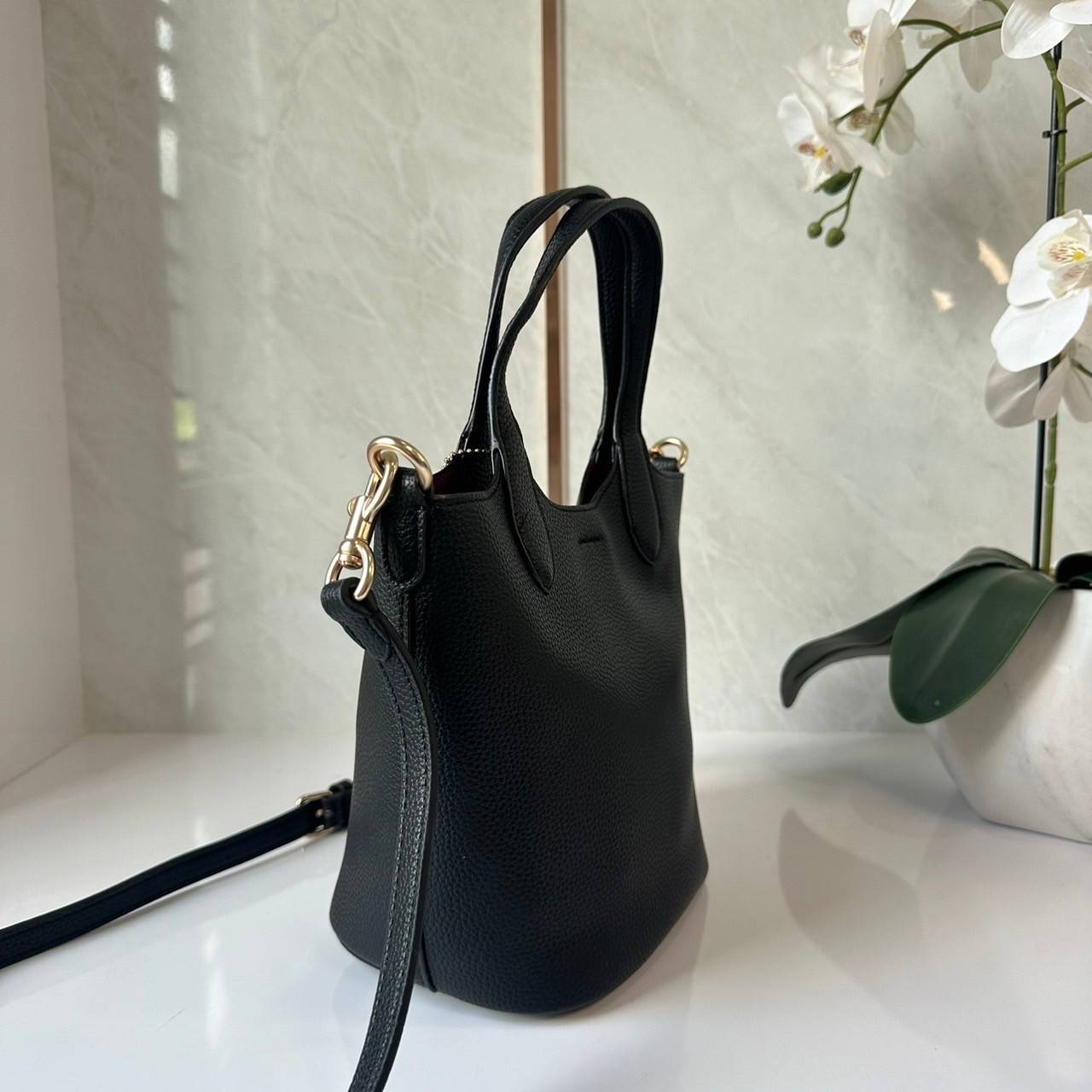 พร้อมส่ง 5 สี COACH HANNA BUCKET BAG กระเป๋าถือ/สะพายข้างทรงบักเก็ตรุ่นใหม่ดีไซน์เก๋น่ารัก เกรดท็อปออริ เกรดดีสุด สลับแท้ 1:1