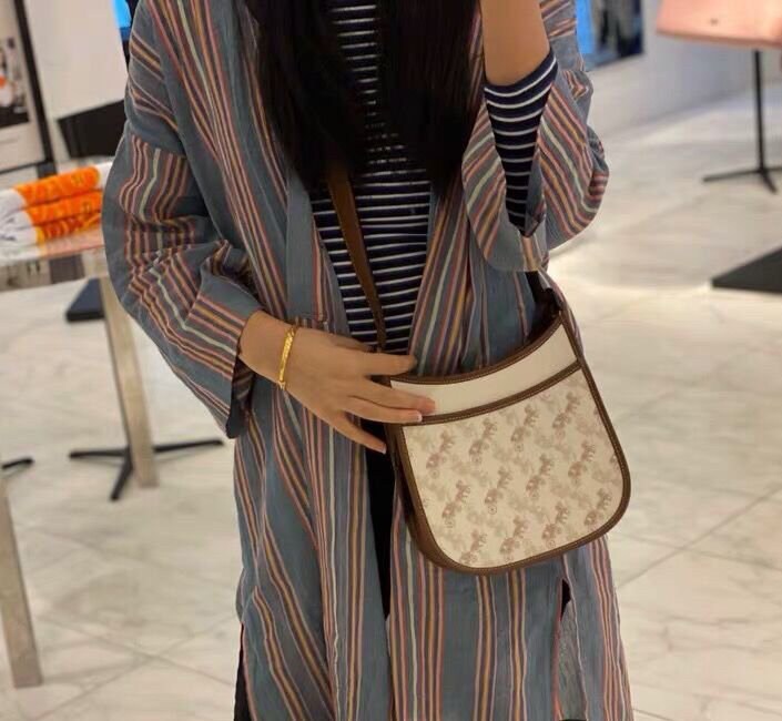Coach Emery Crossbody 21 With Horse And Carriage Print 89142 พร้อมส่งที่ไทย