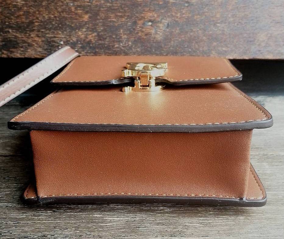 BURBERRY FRAGRANCES CROSSBODY BAG VIP GIFT WITH PURCHASE (GWP) กระเป๋าสะพายพรีเมี่ยมกิ๊ฟ Limited Edition จากน้ำหอม BURBERRY DUTY FREE